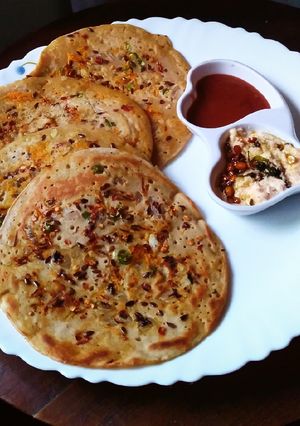 রাভা উত্তপম(rava uttapam recipe in Bengali) রেসিপির প্রধান ছবি
