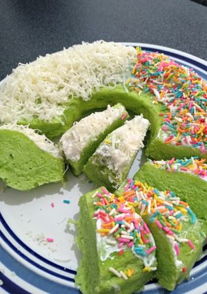Foto resep Bolu Kukus Pandan Ceria Warna Warni