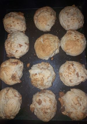 Una foto de Pancitos caseros de chicharrón y comunes