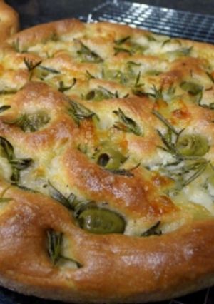 Una foto de Pizza rellena.. a la bolognesa