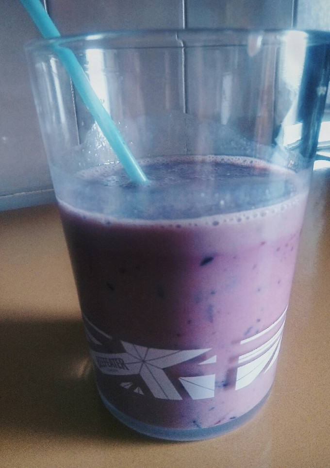Una foto de Smoothie de cerezas y arándanos