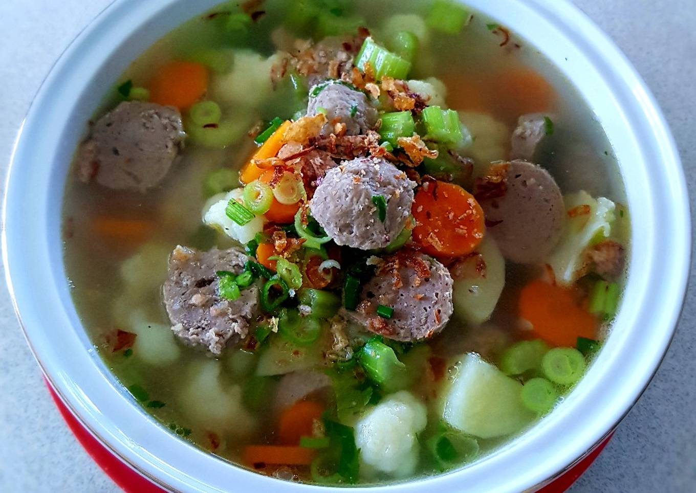 Vegetable soup ոլ meatballs