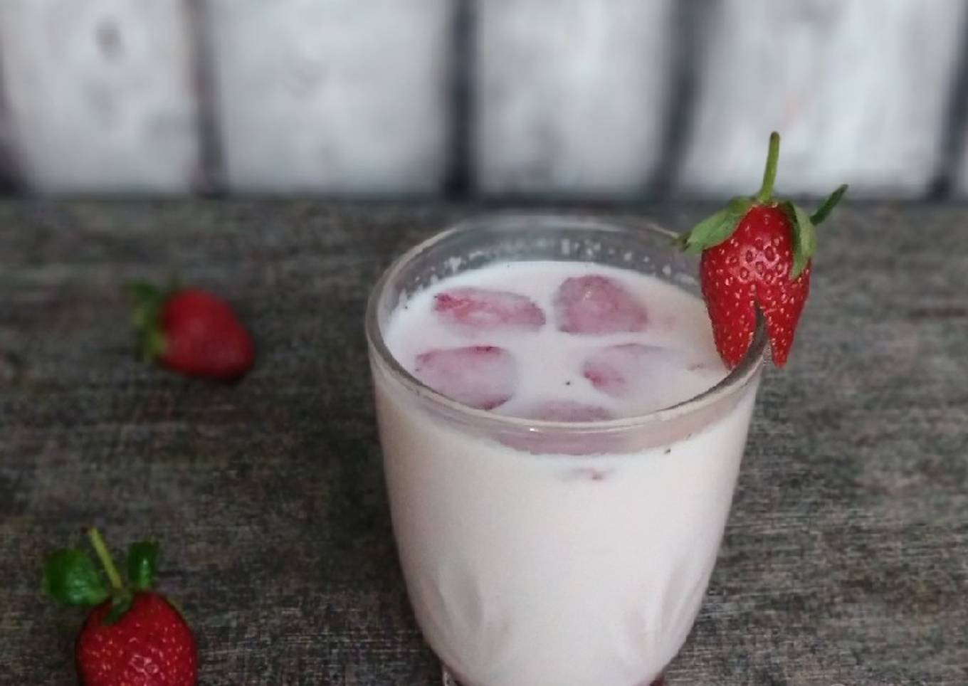 *Korean fresh strawberry milk*