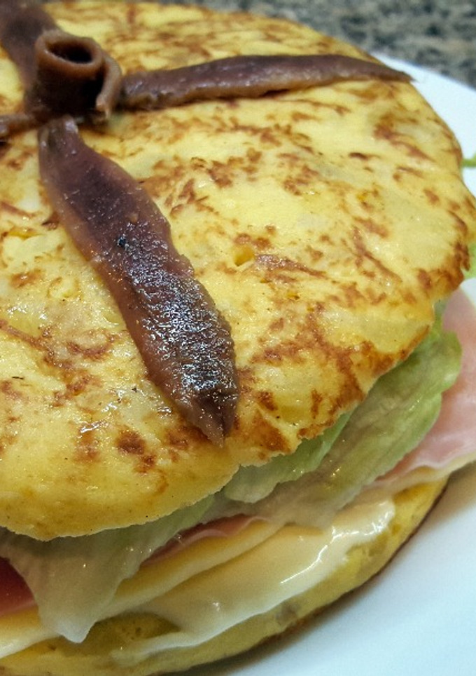 Una foto de Tortilla de patatas rellena