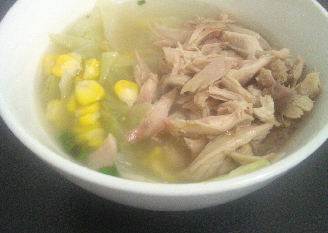 Sop ayam suwir, kol, jagung