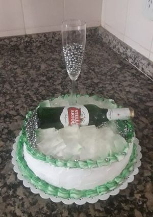 Una foto de Torta de cerveza para cumpleaños