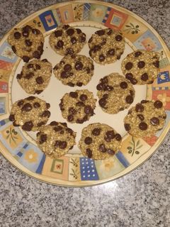 Una foto de Galletas de copos de avena, plátano y pepitas de chocolate