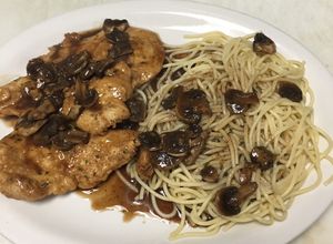 Una foto de Pollo marsala