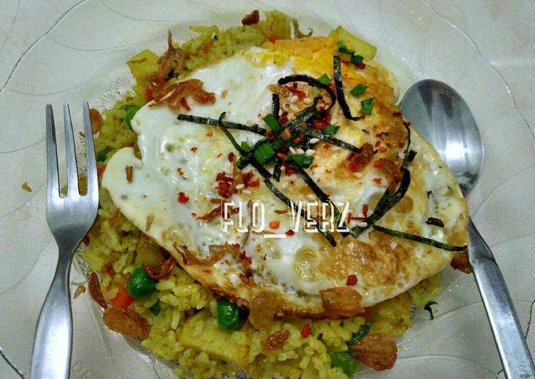 Resep Nasi Goreng Kari / Curry Fried Rice Simple yang Bisa Manjain Lidah