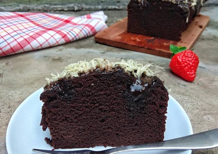 Eggless chocolate cake (no mixer) #godarecook_fearfactor