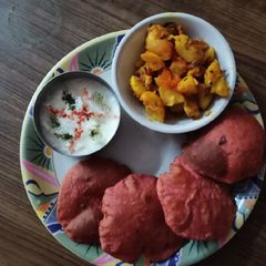 A picture of Beetroot masala Puri.