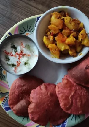 A picture of Beetroot masala Puri.