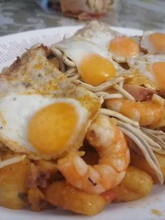 Una foto de Gulas con ñoquis, pulpo y huevos de codorniz