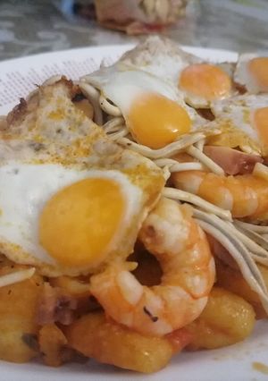 Una foto de Gulas con ñoquis, pulpo y huevos de codorniz