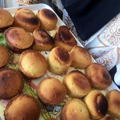 A picture of Delicious vanilla cakes🥯🥖🍞.