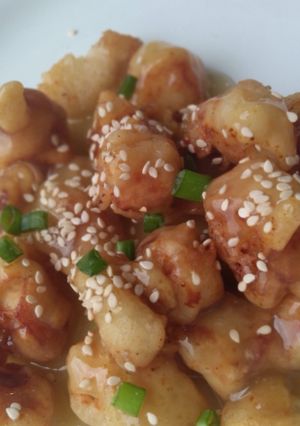 Una foto de Pollo rebozado con salsa de piña