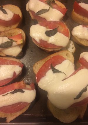 Una foto de Tapas Caprese