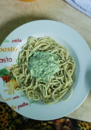 Una foto de Fideo al pesto