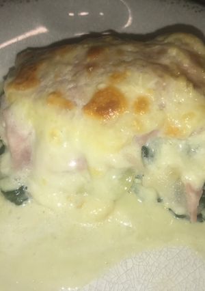 Una foto de Torta de papa, jamón, espinacas y roquefort