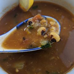 A picture of Pressure cooker black eyed peas n potatoes.