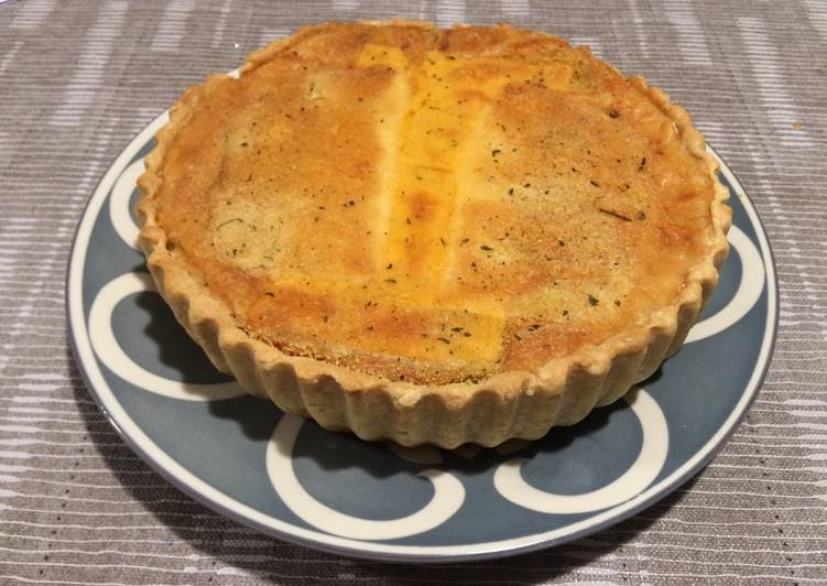 Quiche de pollo, jamón y hortalizas con queso