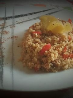 Una foto de Cuscús dulce con pollo