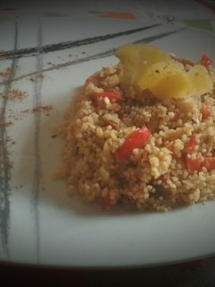 Una foto de Cuscús dulce con pollo