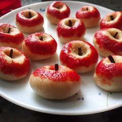 A picture of Apple mawa delight.