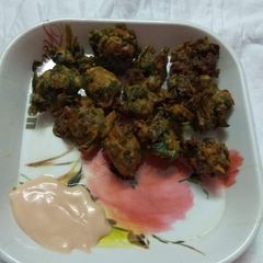A picture of Crispy palak pakodas.