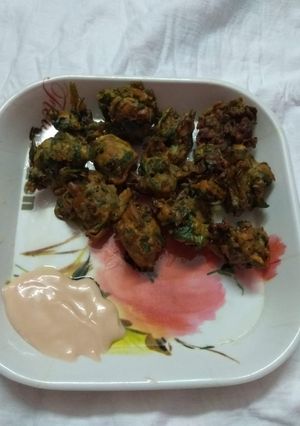 A picture of Crispy palak pakodas.