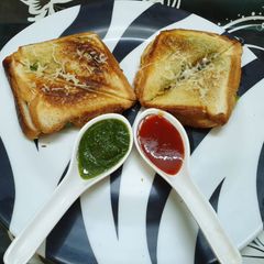 A picture of Cheesy Masala Potato Stuffed Grilled Sandwich.