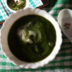 A picture of Spinach soup.