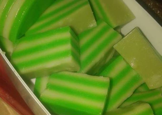 Kue lapis tepung terigu rasa pandan