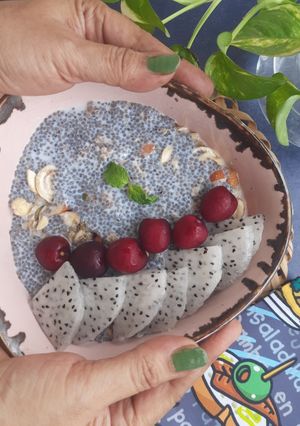 A picture of Chia muesli breakfast bowl.
