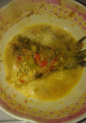 Foto resep Ikan mas bumbu kuning pedaaaas