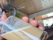 Una foto de malta con leche