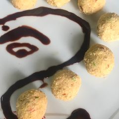 A picture of Urad Daal Ladoo.