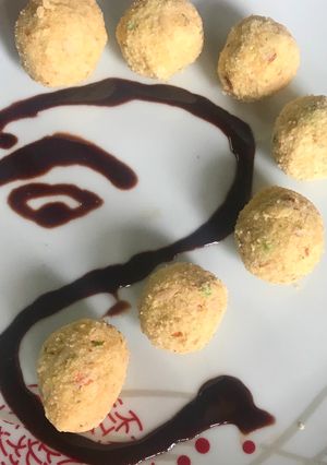 A picture of Urad Daal Ladoo.