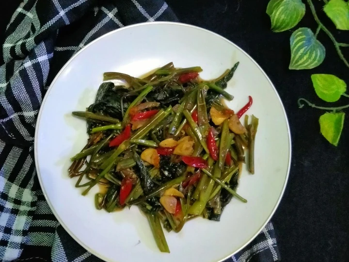 Langkah Mudah untuk Membikin Resep Tumis Kangkung Saos Tiram yang  Bikin Ketagihan Anti Ribet, Bikin Ngiler