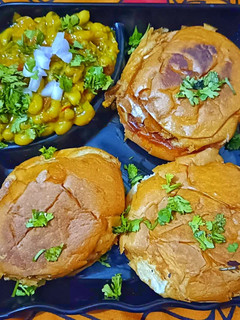 सोयाबीन सब्जी विथ बन रेसिपी मुख्य फोटो