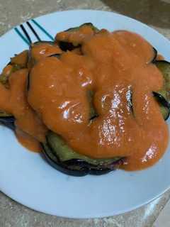 Una foto de Lasaña fría de salmorejo