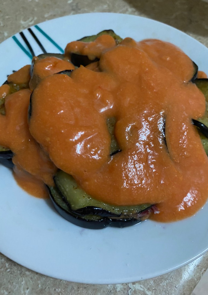Una foto de Lasaña fría de salmorejo