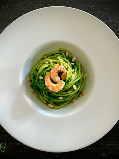 Foto di SPAGHETTONE DI GRAGNANO PESTO DI RUCOLA, GAMBERI MARINATI AL LIME
