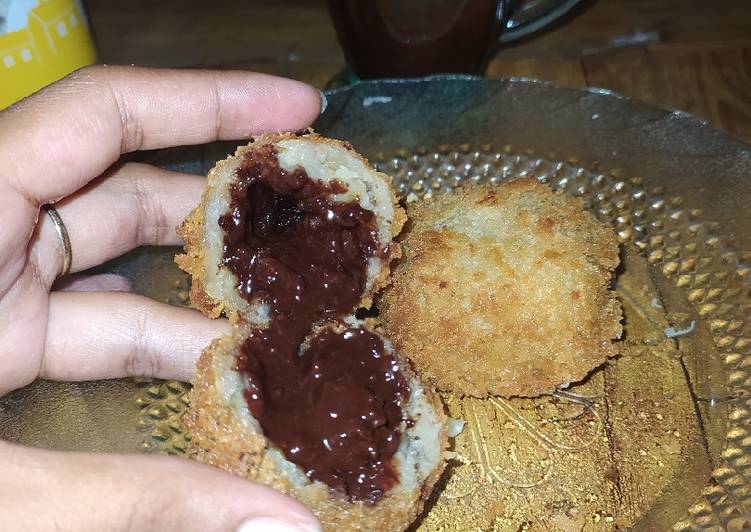 Bola pisang lumer coklat