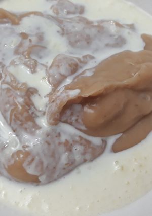 A picture of Brown pap and milk.