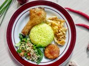 Gambar nasi kuning komplit