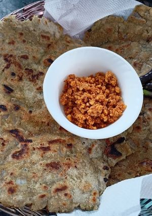 A picture of Masala Jowari Bhakri Roti.