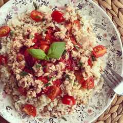 Una foto de Ensalada de arroz integral