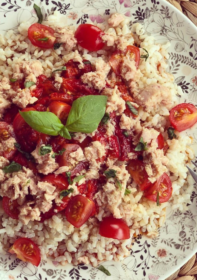 Una foto de Ensalada de arroz integral