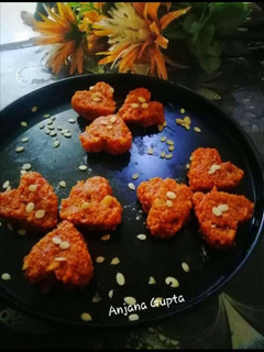 हार्ट शेप गाजर मावा बर्फी (Heart shape gajar mawa barfi recipe in Hindi) रेसिपी मुख्य फोटो